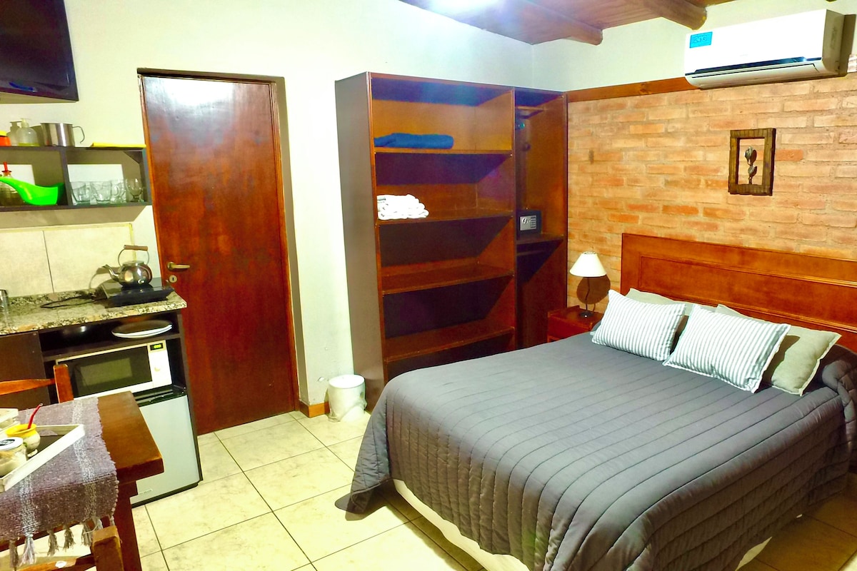 Habitación clásica, balcón, vistas al jardín | Caja fuerte y wifi gratis