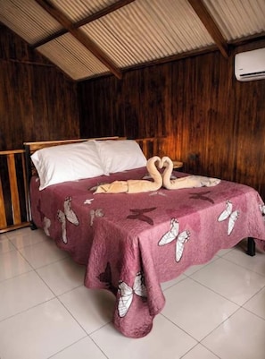 Room - Vrbo Property (Venecia)