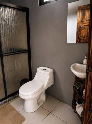 Bathroom - Vrbo Property (Venecia)