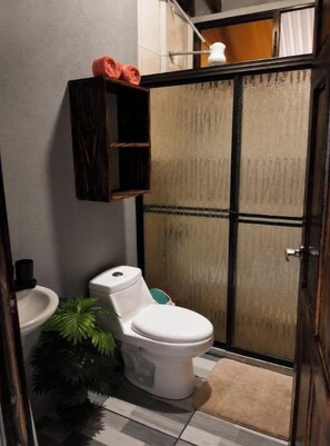 Bathroom - Vrbo Property (Venecia)