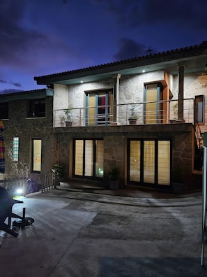A two-story house with a stone facade, multiple windows, and a balcony with railings. - Holiday Home 'La Masía' with Mountain View, Seasonal Pool and Wi-Fi (Ponteareas)