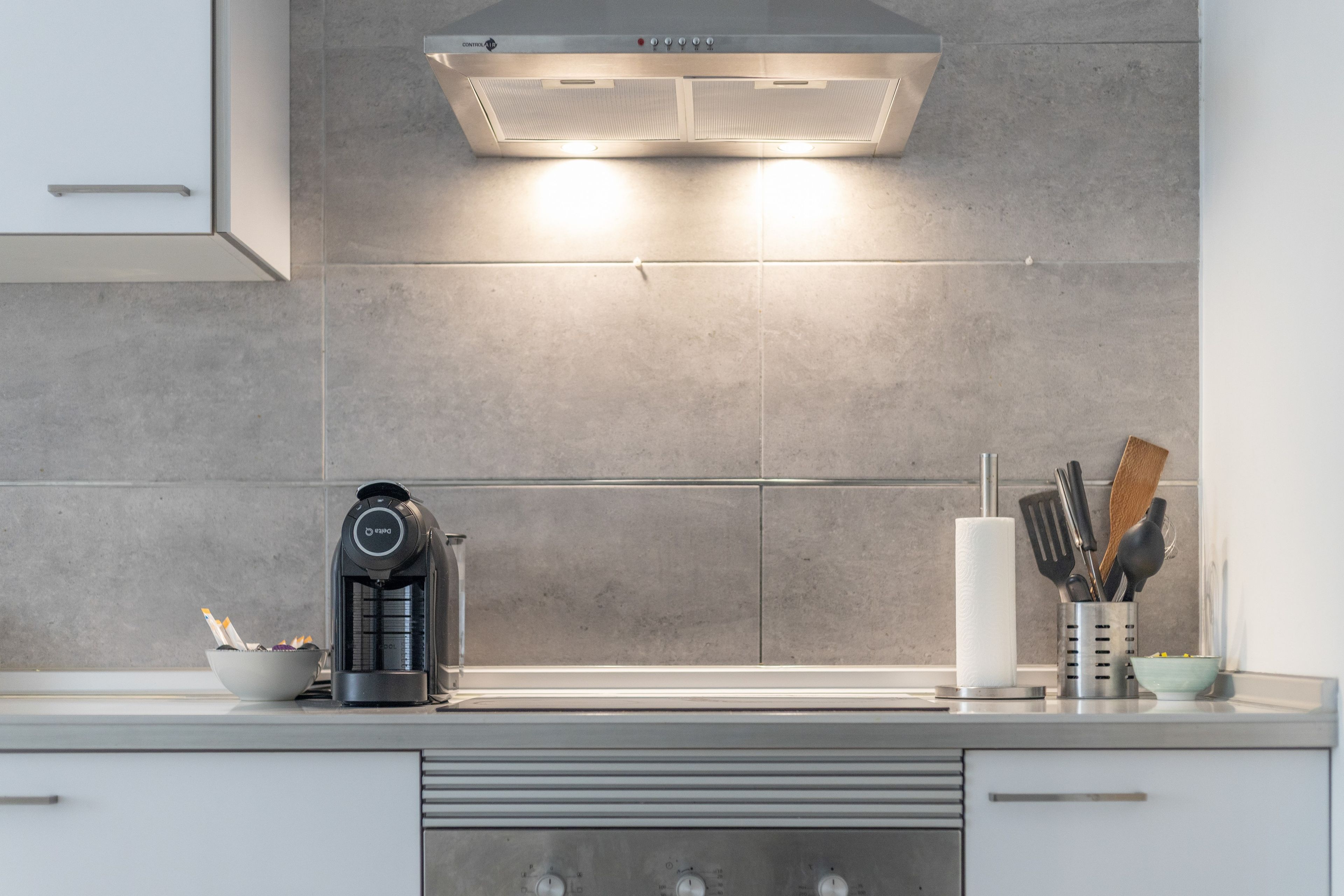 Kaffetrakter/tekoker, kjøleskap, mikrobølgeovn og ovn
