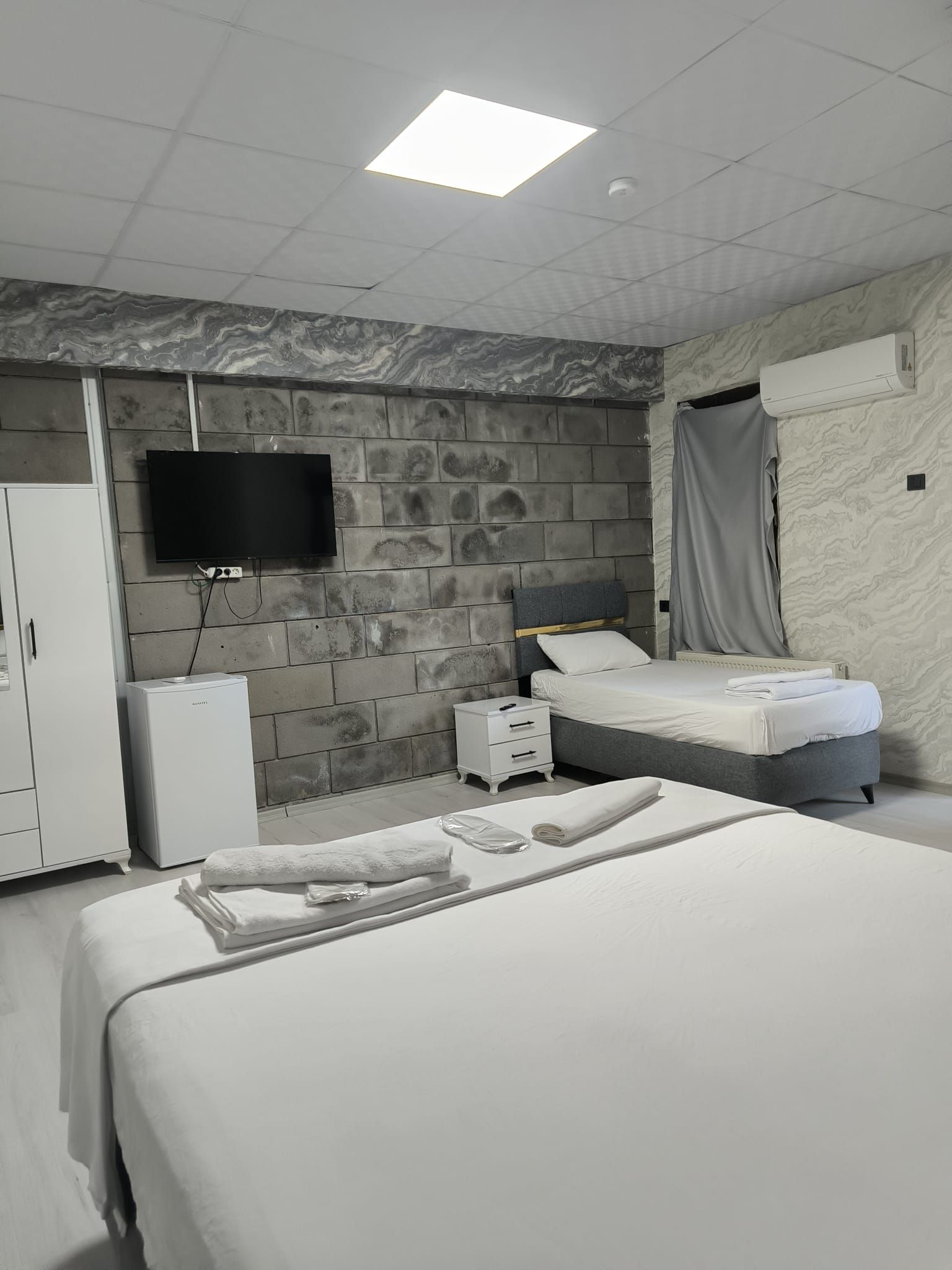 Deluxe Triple Room, Courtyard View | Desk, WiFi (free)