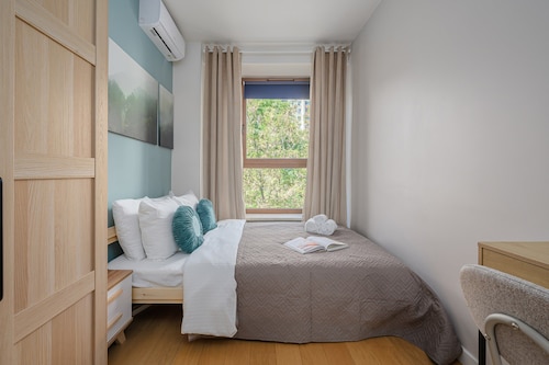  3-room Apt w/ Parking Balcony AC