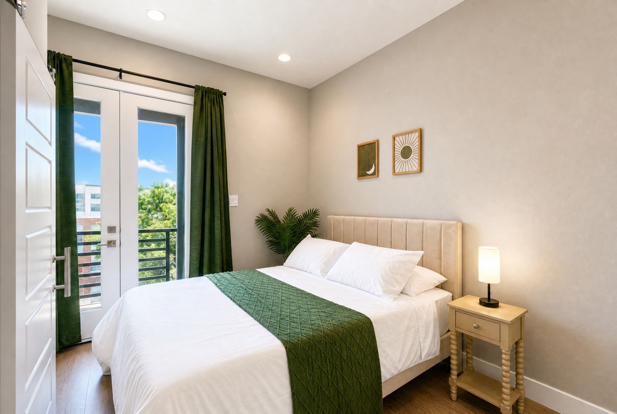 Desk, iron/ironing board, WiFi, bed sheets