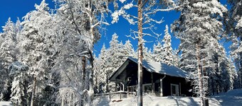 Cozy Arctic Lakeside Cottage with Private Sauna