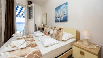 Iron/ironing board, WiFi, bed sheets