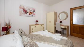 Iron/ironing board, WiFi, bed sheets