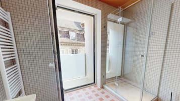 Shower, towels