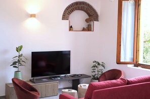 Living area - Cozy historic farmhouse near Milan, pet-friendly (Monza)