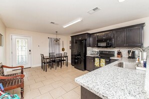 Private kitchen - Charming 2-bedroom townhome in Hammond (Hammond)