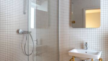 Shower, towels