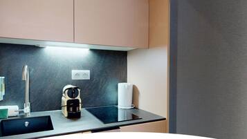 Coffee/tea maker, fridge, microwave, electric kettle