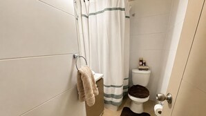 Bathroom - Oceana Suites Parque Bicentenario (cerrillos)