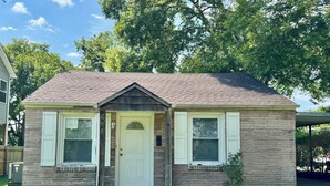 Exterior - Comfy and cozy East Nashville cottage! (Nashville)