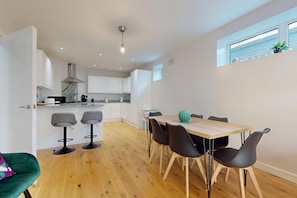 Dining - Bright 3BR Flat w/Private Garden-Near Station (London)
