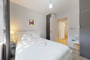 Room - Bright 3BR Flat w/Private Garden-Near Station (London)