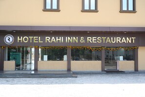A hotel with a sign reading 'HOTEL RAHI INN & RESTAURANT'. - Hotel Rahi Inn (Bhuj)