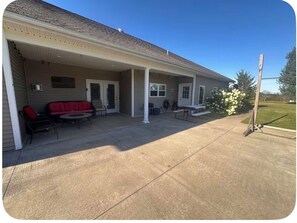 Terrace/patio - Pleasant 3-bedroom house with AC in charming Scott Township. ADA Compliant. (Jermyn)