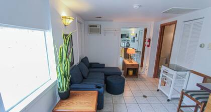 A budget-friendly, freshly renovated studio at Sunnyside, just steps from the lake.