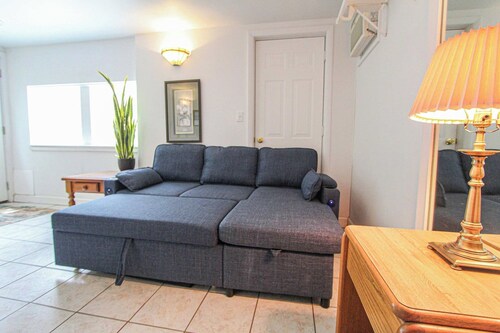 A budget-friendly, freshly renovated studio at Sunnyside, just steps from the lake.