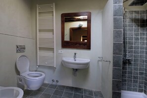 Bathroom - Vrbo Property (Toscana)