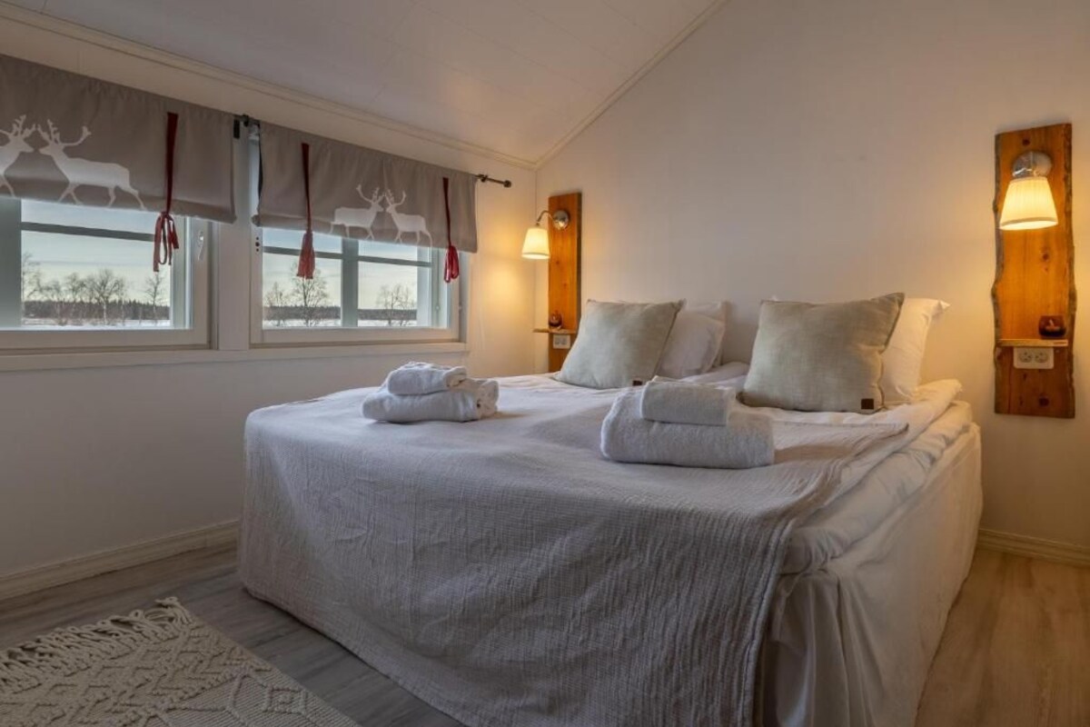 Standard Double Room, Partial Lake View | Blackout curtains, free WiFi