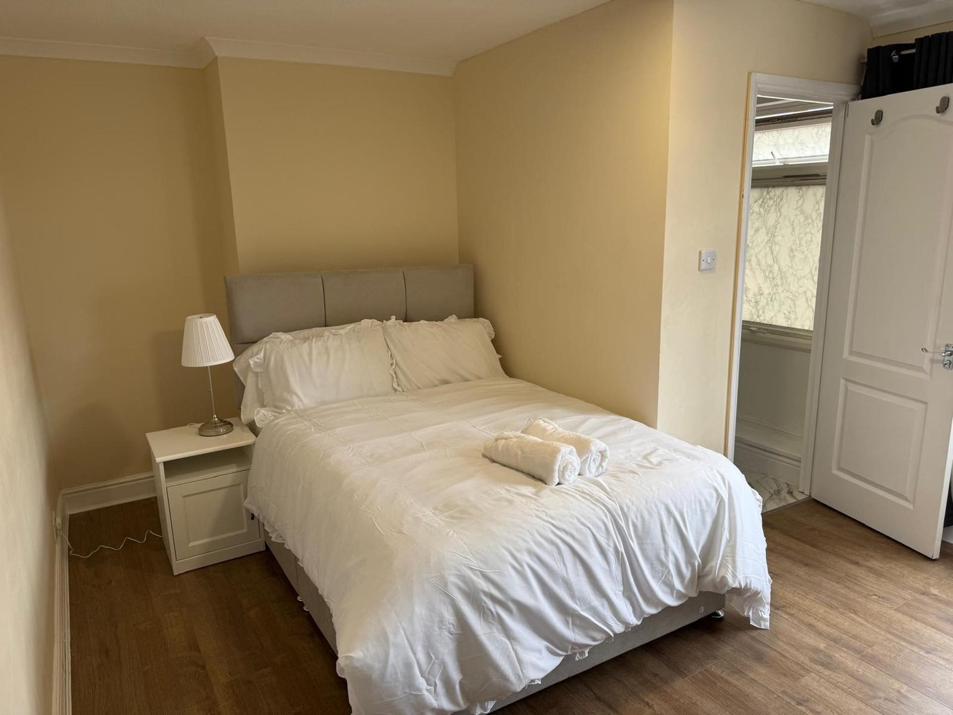 6 bedrooms, iron/ironing board, WiFi (free), bed sheets