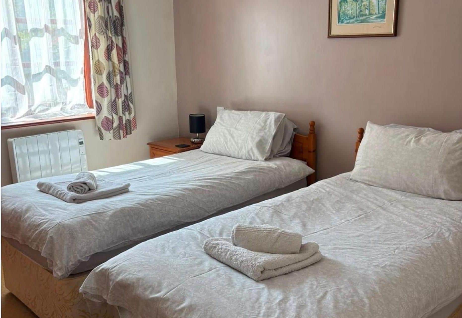 2 dormitorios, tabla de planchar con plancha, wifi gratis y ropa de cama