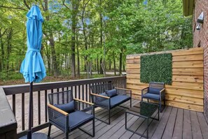 Terrace/patio - Cozy Raleigh Stay for 6 Near NC State and RDU (Raleigh)