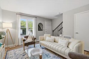 Living area - Cozy Raleigh Stay for 6 Near NC State and RDU (Raleigh)
