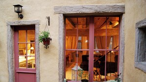 تفاصيل الفندق من الخارج