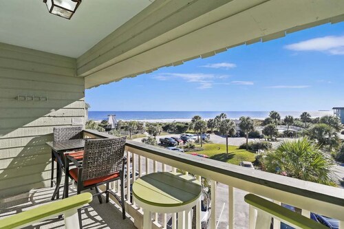 Front beach condo with amazing view, pool access, beach access, and pier!