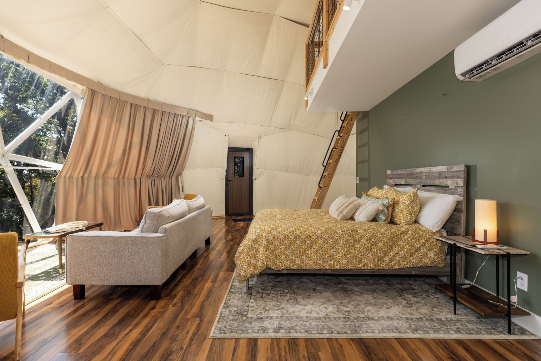 2 bedrooms, WiFi (free), bed sheets
