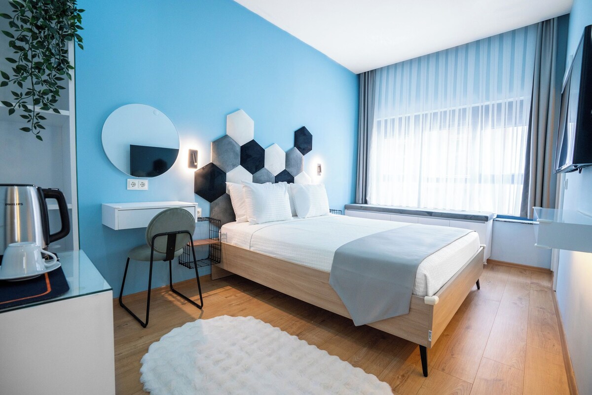 Standard Room, 1 Queen Bed, Non Smoking, City View