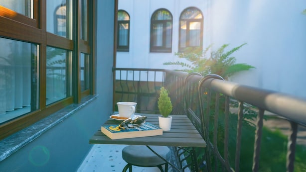 Chambre Familiale avec lits jumeaux, balcon, vue ville | Balcon