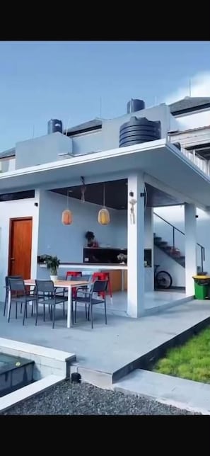 Tempat makan luar