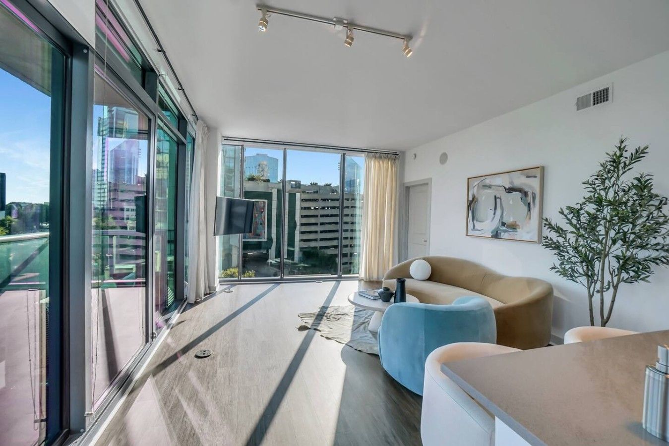 Top Tier Panoramic Skyline Views High-rise! - Brookhaven, GA