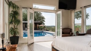 Room - Big Austin Getaway - Pool, Hot Tub & Pool House (Austin)