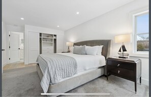 Room - Perfect 4-bedroom house in welcoming Hampton Bays for your getaway (Hampton Bays)