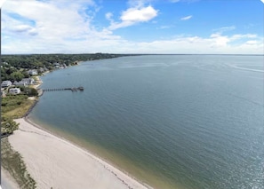 Beach - Perfect 4-bedroom house in welcoming Hampton Bays for your getaway (Hampton Bays)