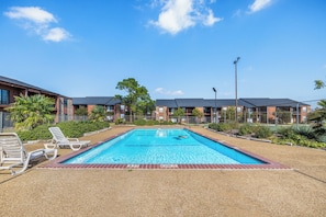 Pool - Cozy 2BR/2BA near TAMU w/ Pool & Washer (College Station)