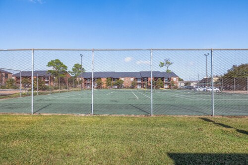 Cozy 2BR/2BA near TAMU w/ Pool & Washer