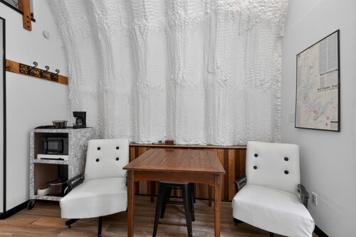 Red Quonset Getaway w Scenic Views!