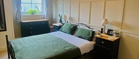 1 bedroom, WiFi (free), bed sheets