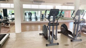 Fitness facility - Cozy 2BD ocean-front condo with tennis courts (Las Jarretaderas)