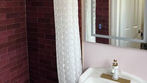 Bathroom - townhome near the stadium (Baltimore)