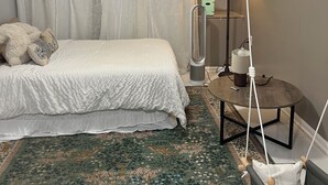 Room - townhome near the stadium (Baltimore)