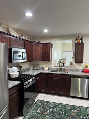 Private kitchen - townhome near the stadium (Baltimore)
