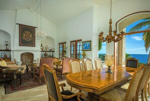 Dining - Villa Paraiso Ocean front 8-bedroom Villa in Palmilla Sur Private beach (Palmilla)